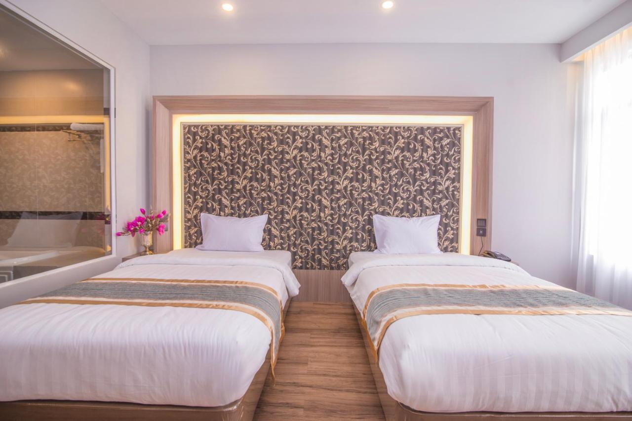 New York Hotel Phnompen Kültér fotó