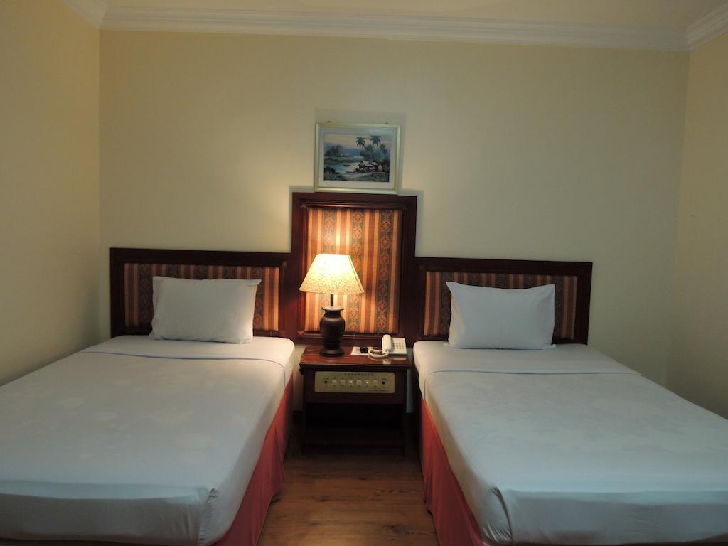 New York Hotel Phnompen Szoba fotó